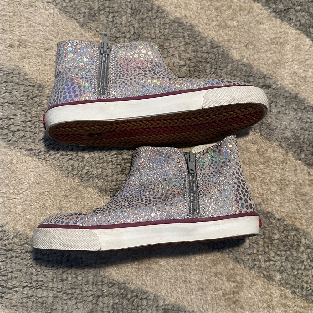 See Kai Rub - Iridescent Metallic Girls' Slip-On Boots - Picture 3 of 5
